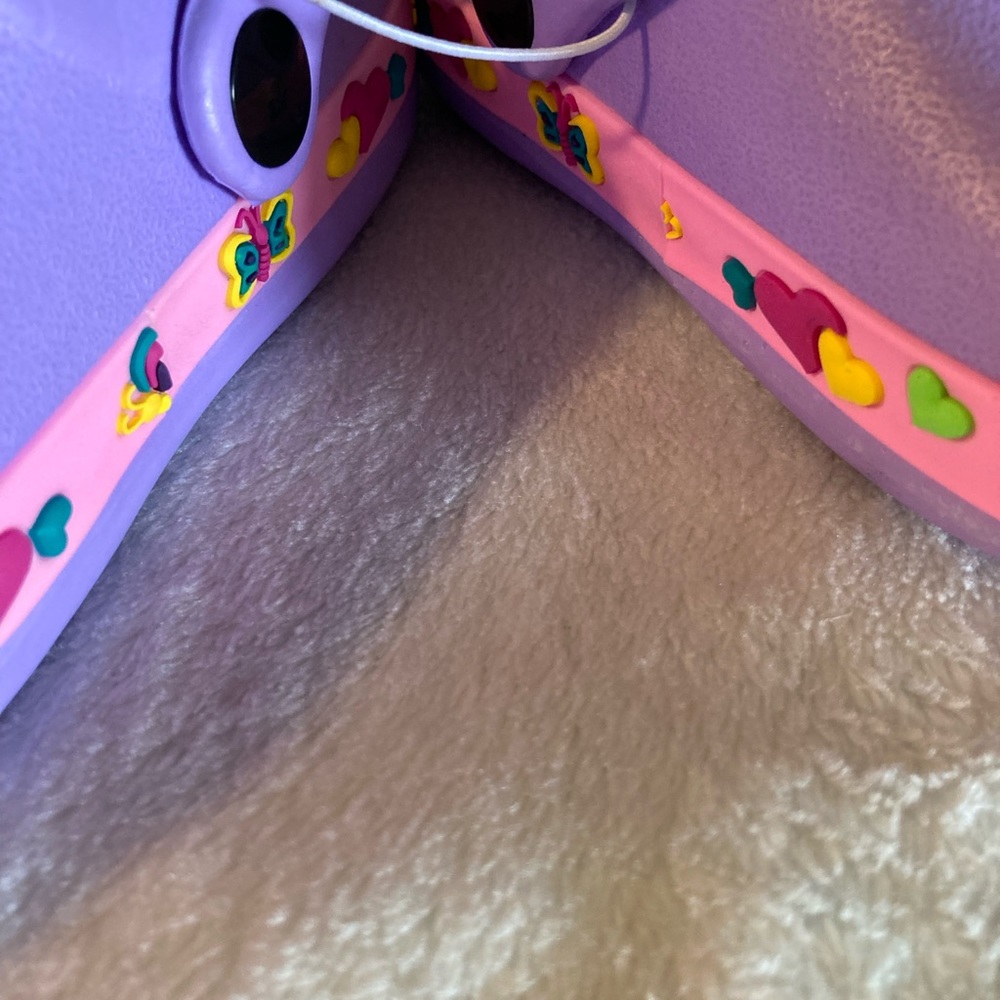 NWT girls Clogs purple with butterfly design - Picture 4 of 6
